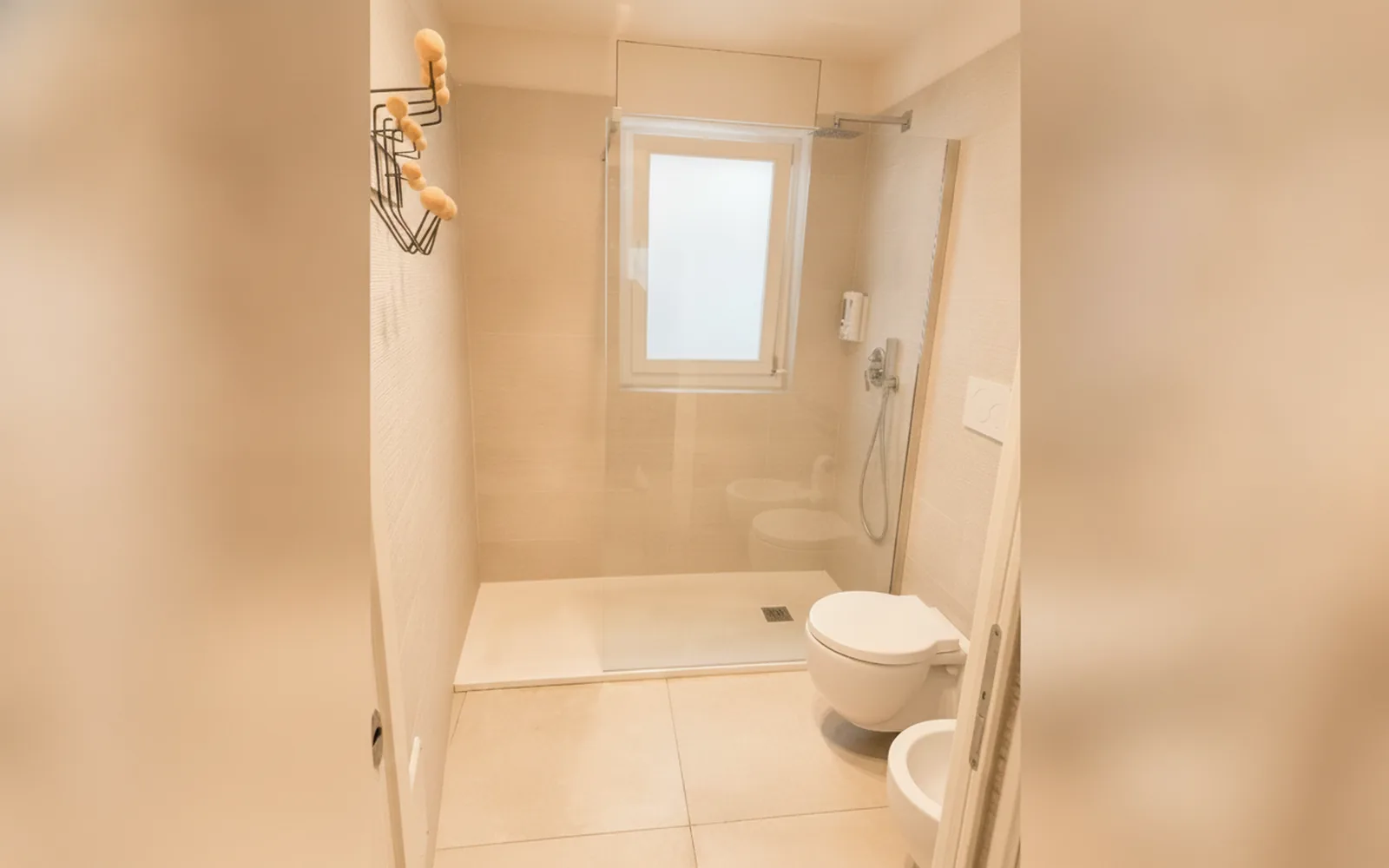 Camera con bagno privato — Agata Apartment, Polignano a Mare (foto 21)