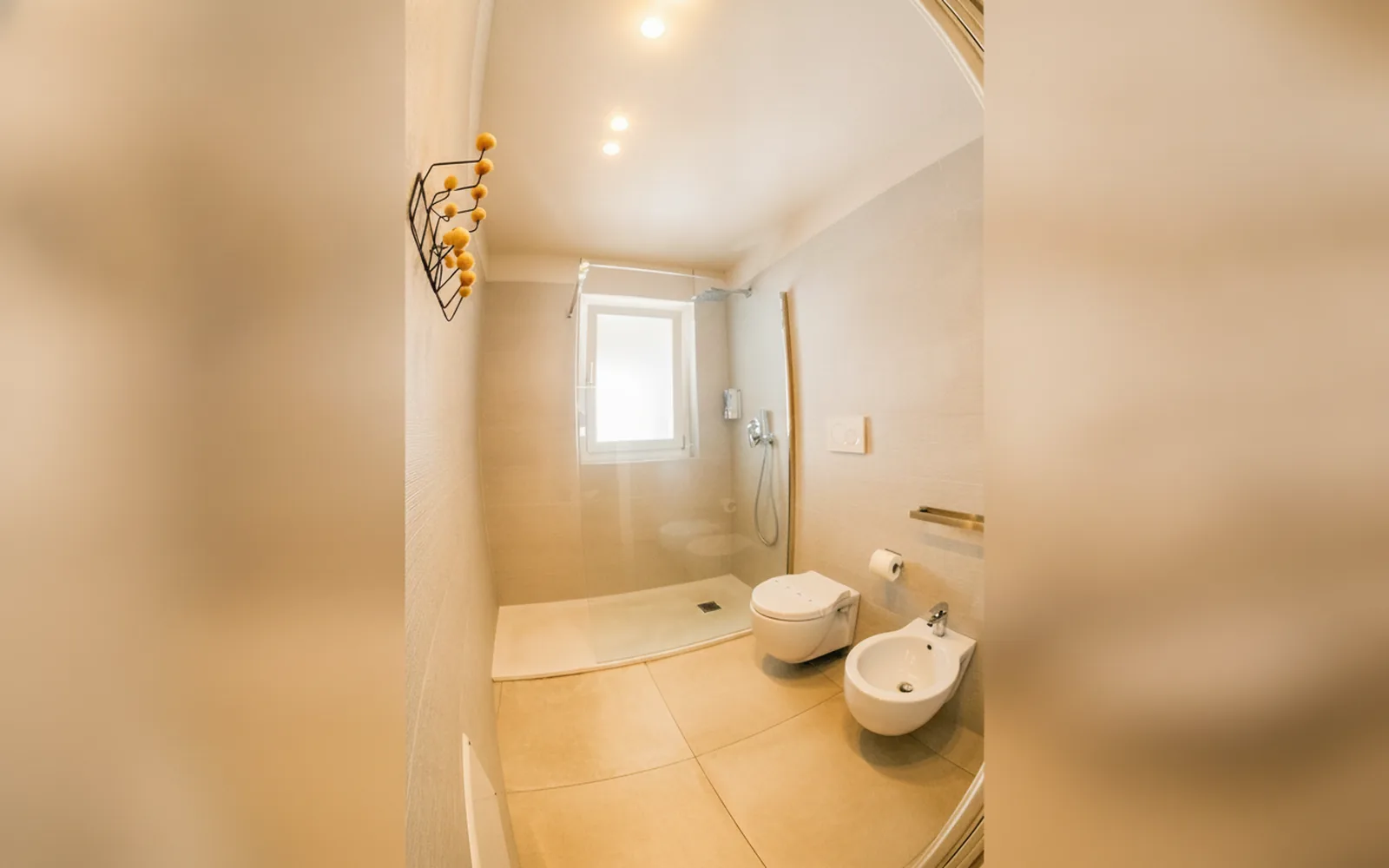 Camera con bagno privato — Agata Apartment, Polignano a Mare (foto 22)
