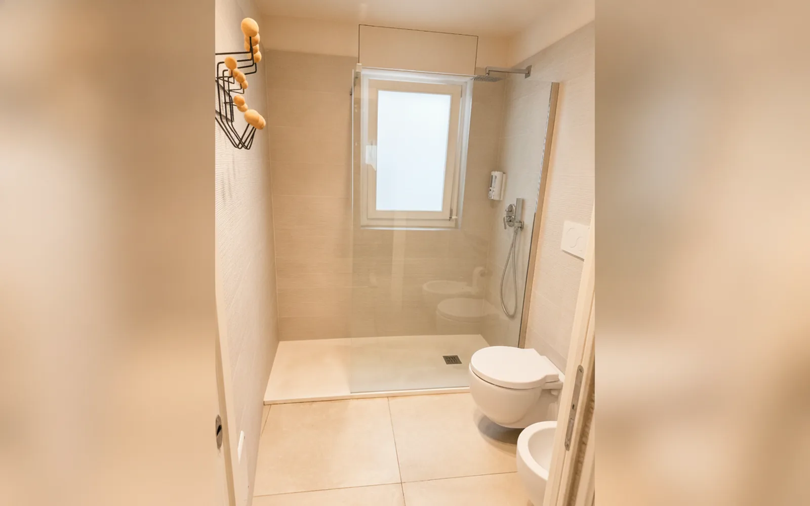 Camera con bagno privato — Agata Apartment, Polignano a Mare (foto 24)
